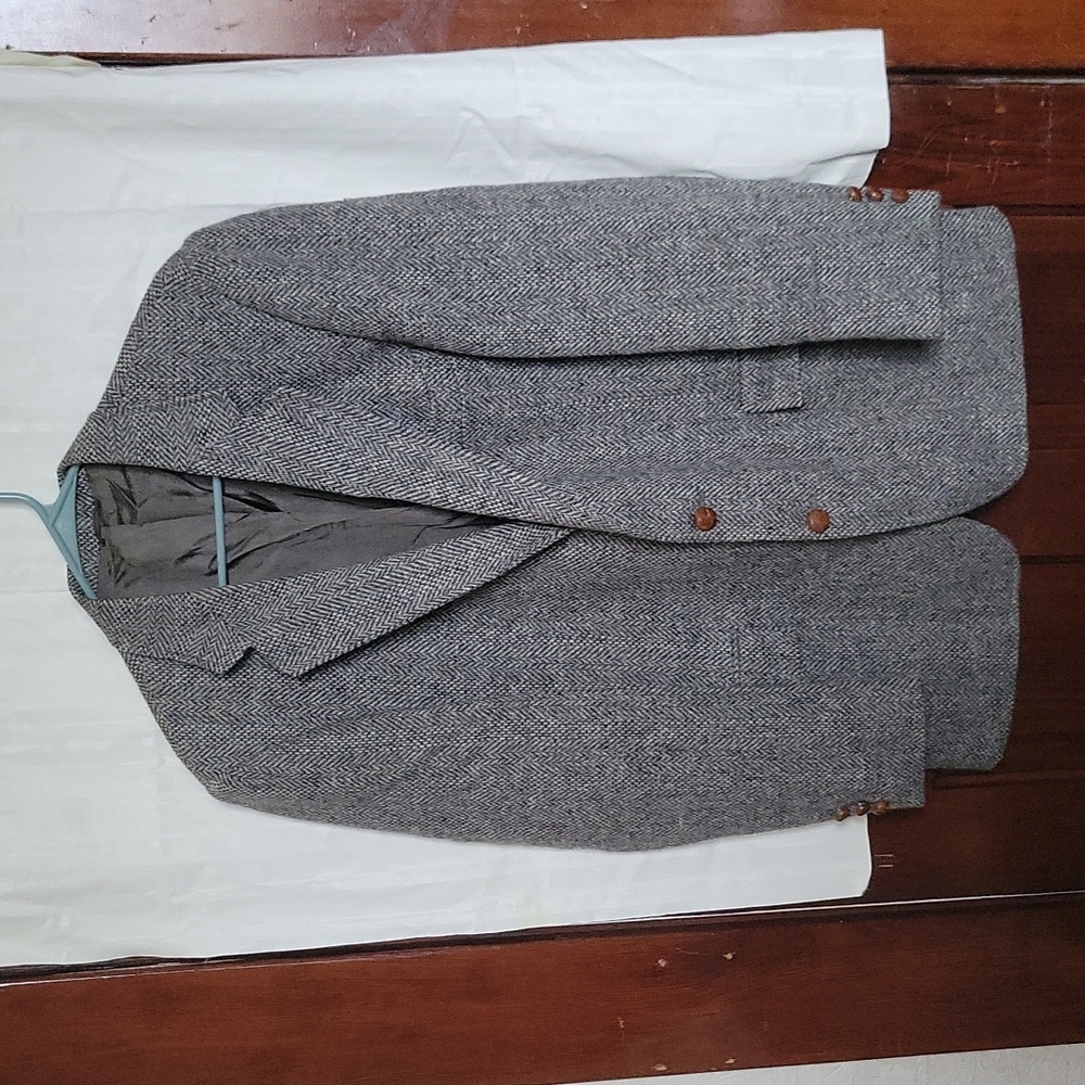 Levi's Menswear Grey 100% Wool blazer/sports coat with brown buttons